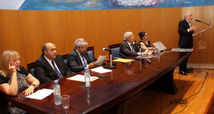 El profesor Jorge Berebere Delgado durante su ponencia en el panel “Enseñanza del Derecho y violencia doméstica”.