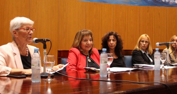 Mónica Pinto, María del Carmen Falbo, Laura Cuñarro, Silvia La Ruffa y María Pía Leiro