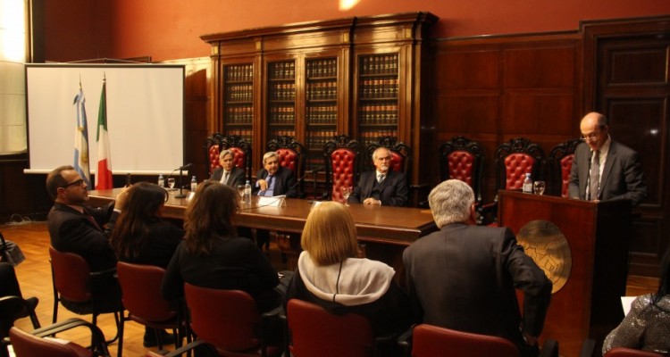 Entrega del doctorado <i>honoris</i> causa de la UBA al profesor Alessio Zaccaria