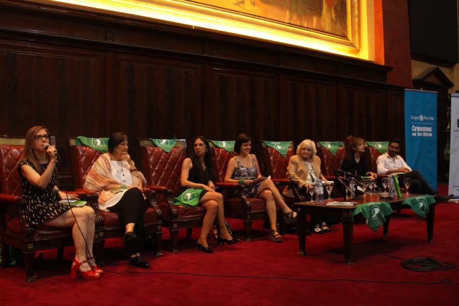 Ingrid Beck, Claudia Piñeiro, Soledad Deza, Ana Correa, Dolores Fonzi y Gonzalo Heredia