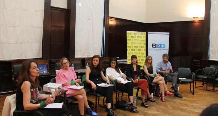 Laura Pautassi, Mariela Belski, Mariana Marques, Mariana Iglesias, Jazmín Stuart, Ingrid Beck y Martín Becerra