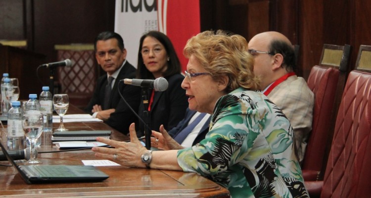 La profesora Delia Lipszyc durante la apertura de la jornada