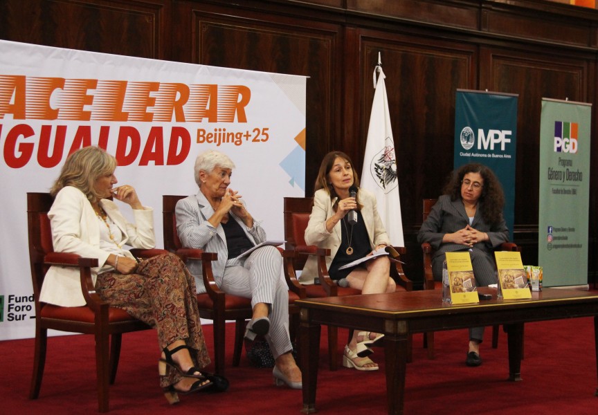 Cristina Arranz, Mónica Pinto, Laura Pautassi y Mary Beloff