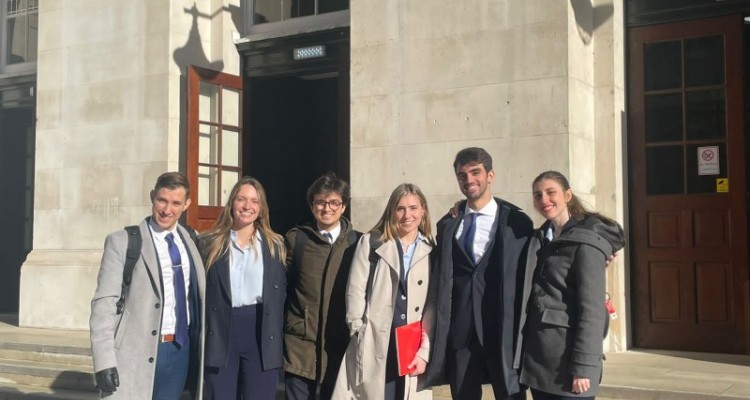 El equipo de la Facultad alcanzó el cuarto puesto en la competencia Foreign Direct Investment International Arbitration Moot