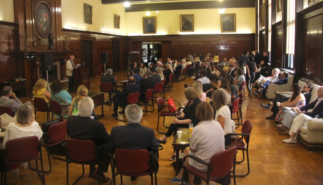 Exposición del profesor emérito Martín D. Farrell 