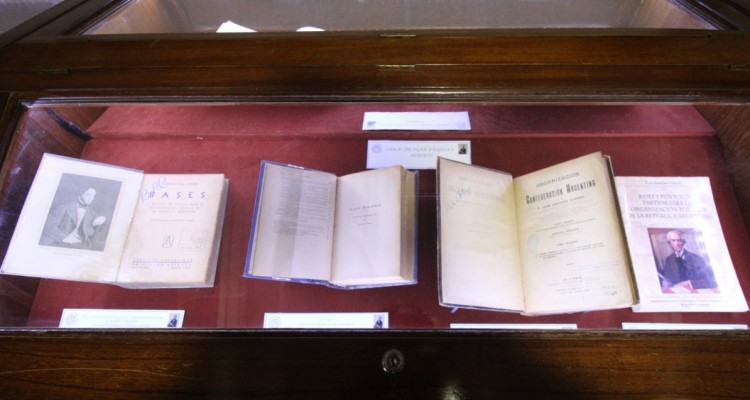 Exposición bibliográfica - A 170 años de la sanción de la Constitución Nacional