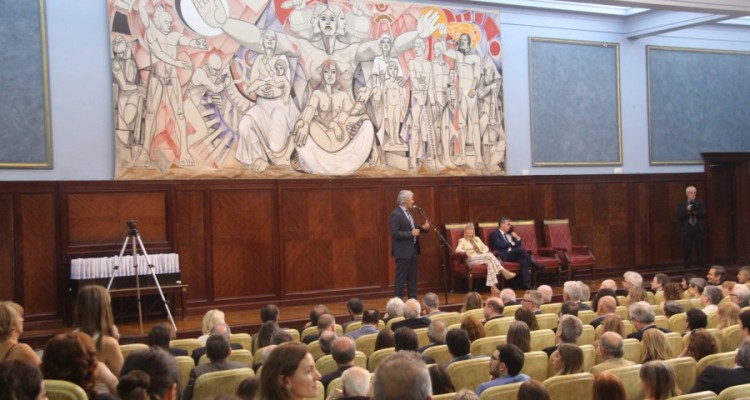 Acto de entrega de diplomas y medallas a profesores/as de la Facultad