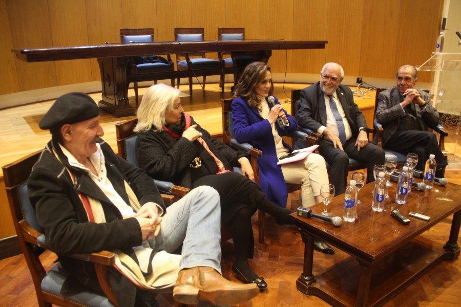 Jorge Yoma, Elisa Carrio, Jessica Bossi, Ricardo Gil Lavedra y Rodolfo Díaz