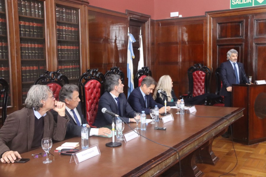 Roberto Gargarella, Alberto Dalla Vía, Christian Cao, Pablo L. Manili, María M. Djedjeian y Leandro Vergara