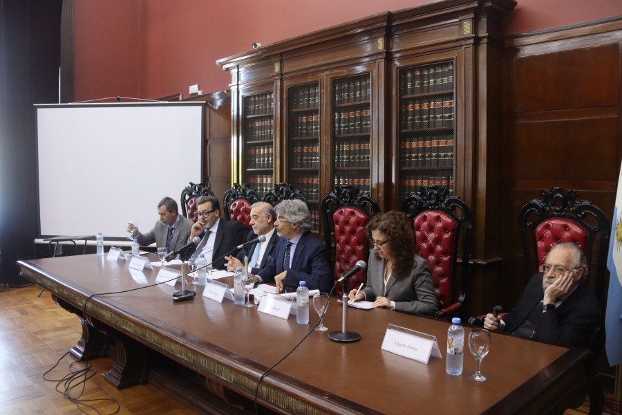 Ceremonia de entrega de diploma de profesor honorario de la Universidad de Buenos Aires a Miguel Díaz y García Conlledo