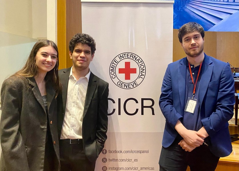 El equipo de la Facultad obtuvo el primer lugar en el Cuarto Concurso Regional de Alegatos y Simulación en Derecho Internacional Humanitario 