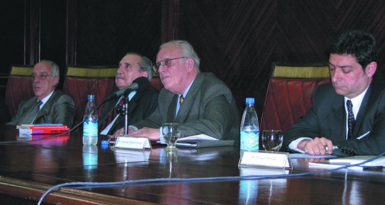 Atilio Alterini, Raúl Alfonsín, Germán J. Bidart Campos y Horacio Rosatti