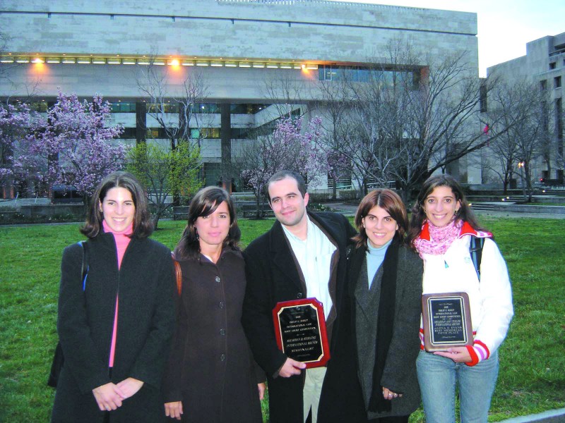 Alejandra Etchegorry, Paula Morelli,Lucas Barreiros, Luciana Ricart y Andrea Mackielo