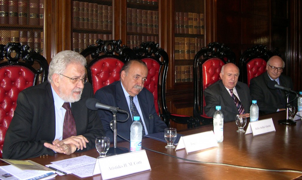 Arístides H. M. Corti, José O. Casás, Rodolfo R. Spisso y Jorge H. Damarco