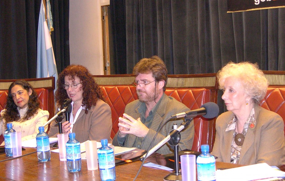 Gladys Acosta Vargas, María Elena Naddeo, Raúl Fernández y Estela de Carlotto 