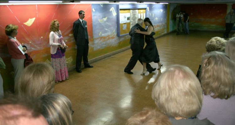 Inauguración de los murales y muestra de tango.