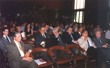 Acto de apertura en el Salón Rojo de la Facultad